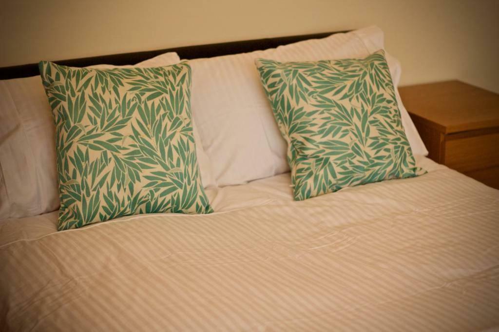 באת' Henry'S Guesthouse מראה חיצוני תמונה